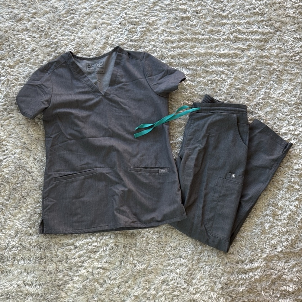FIGS scrub set